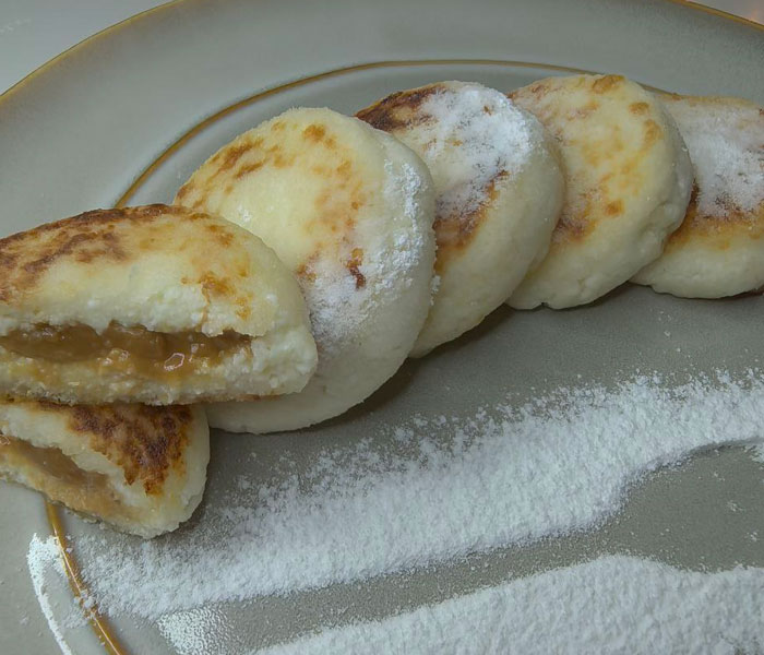Фото Сырники с варёной сгущёнкой